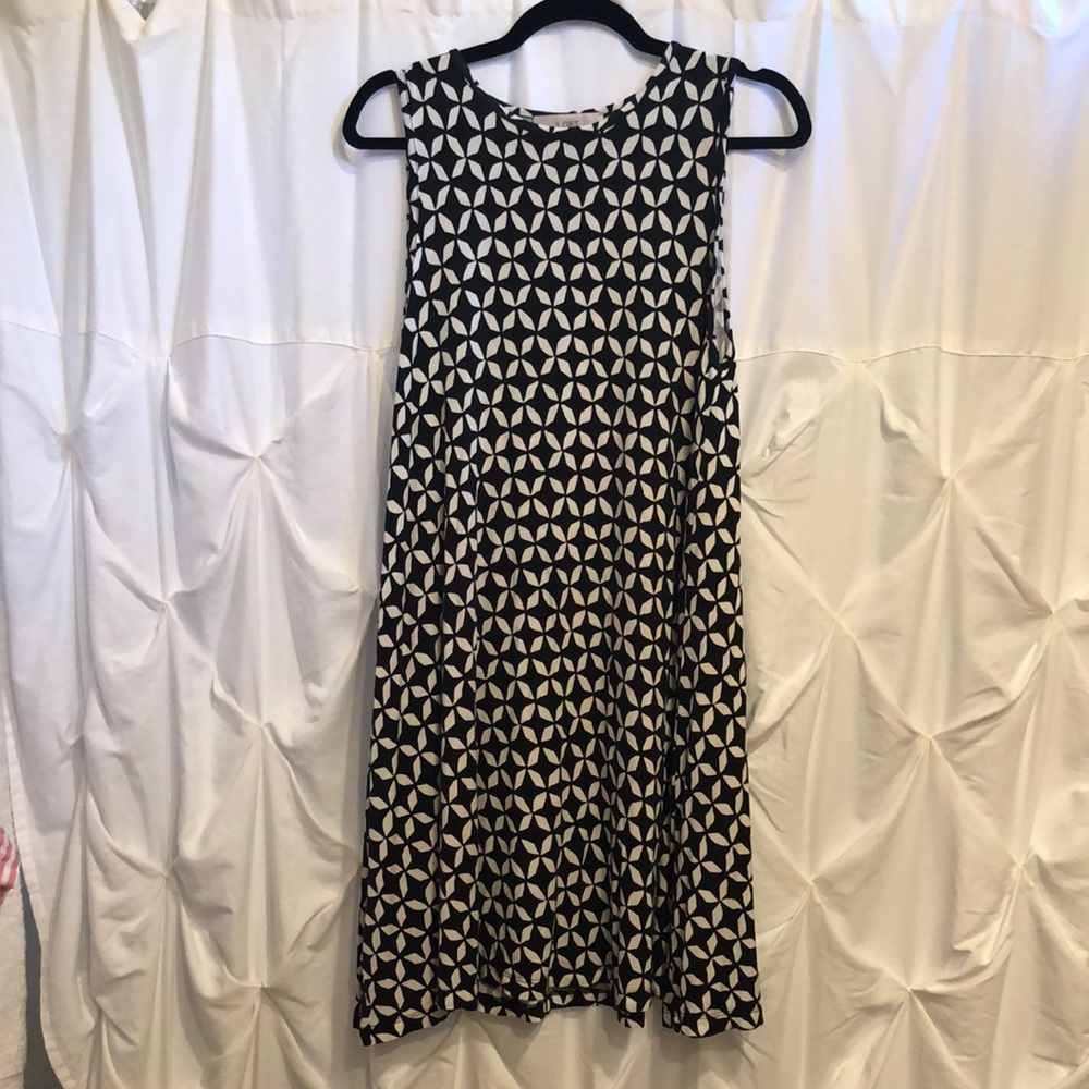 Loft women’s shift dress black and white geo